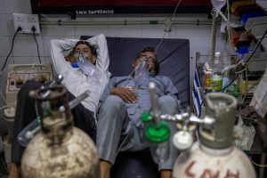COVID-19 patients at the casualty ward of a hospital in New Delhi, April 15, 2021. Photo: Reuters/Danish Siddiqui