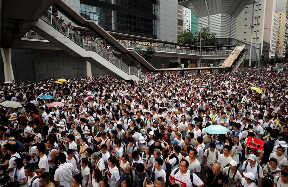 हाँगकाँग : वादग्रस्त विधेयकाच्या विरोधात अडीच लाख तरुण रस्त्यावर