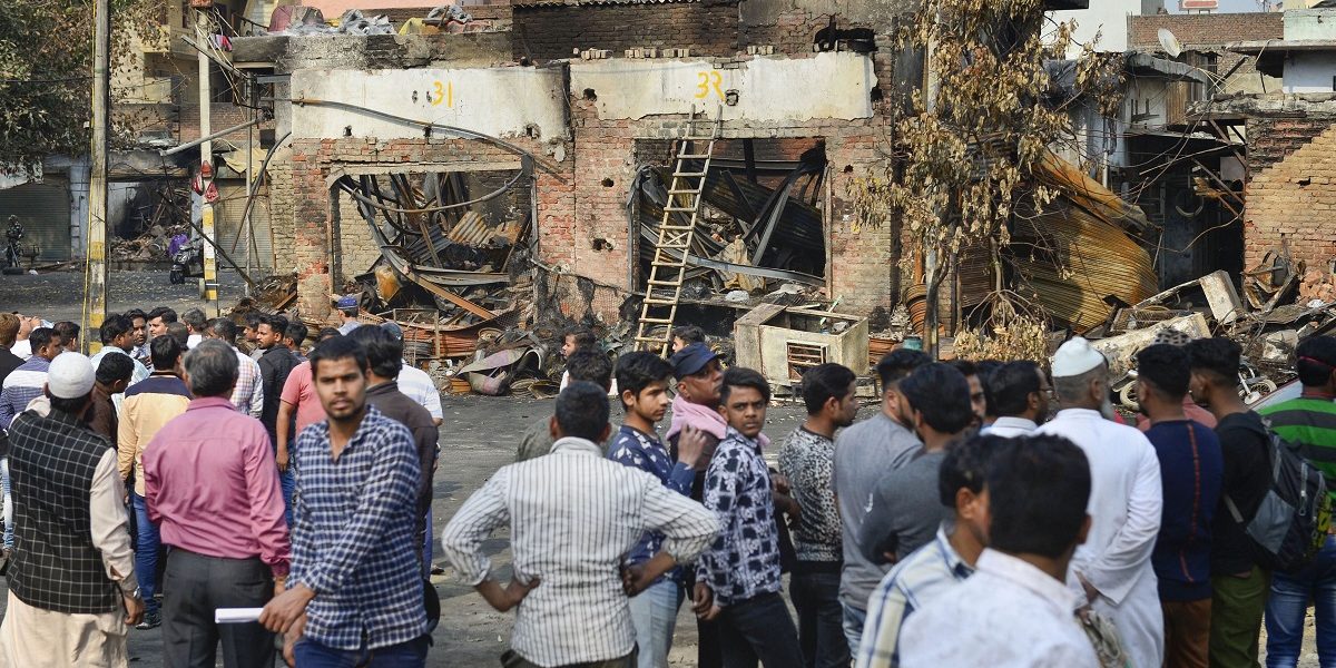 दिल्ली दंगल : १०२ जणांना गोळ्या लागल्या