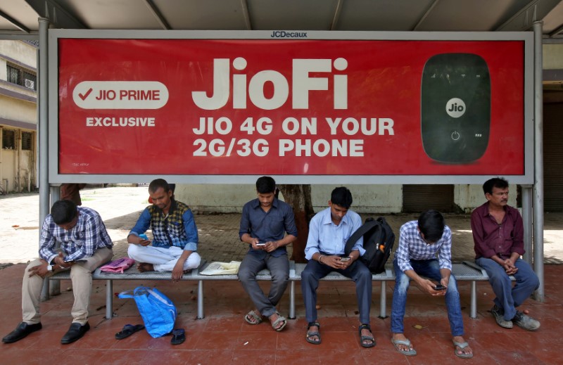 जिओच्या ‘2-G मुक्त भारत’चा व्होडाफोन-आयडियाला फटका