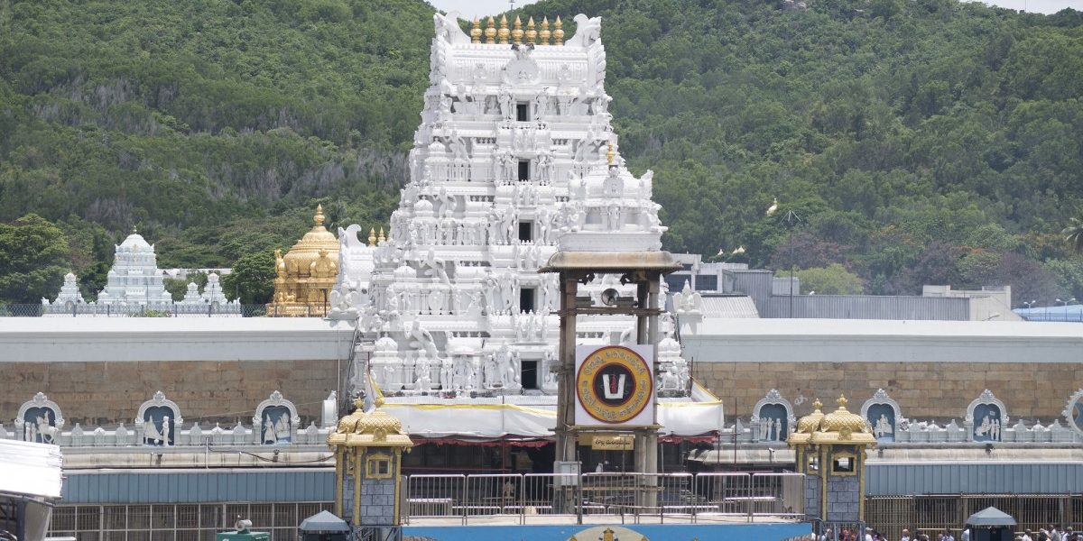 माजी पूजऱ्याच्या मृत्यूने तिरुपती मंदिर बंद करण्याचा दबाव