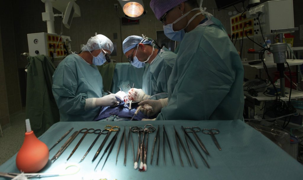 आयुर्वेद डॉक्टरांना ठराविक शस्त्रक्रियेस परवानगी