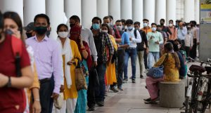 ‘संपूर्ण वर्षभर मास्क वापरावा लागणार’